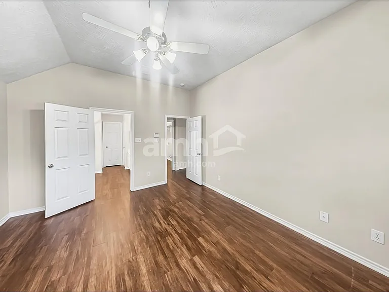 7015 Atasca Creek Dr — Photo 11