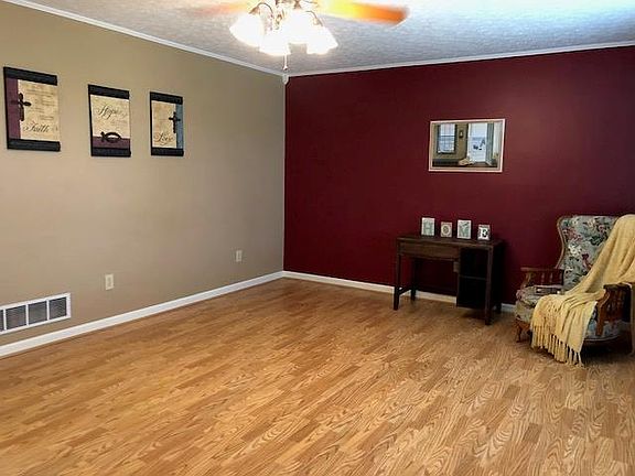3rd image of 383 Iris Ln