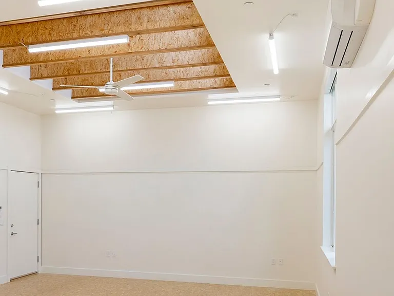 929 Grace Ave #C — Photo 11