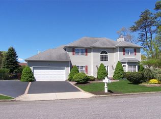 10 Dexter St, Selden, NY 11784