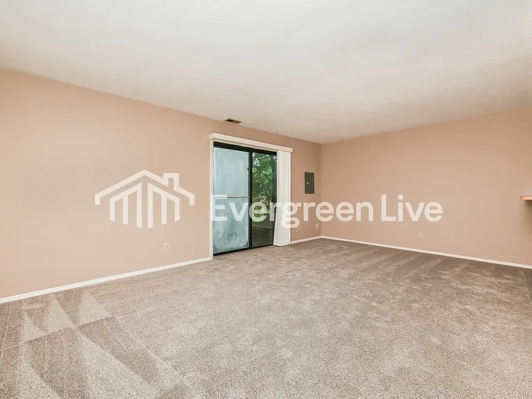 2465 Cross Village Dr — Photo 3