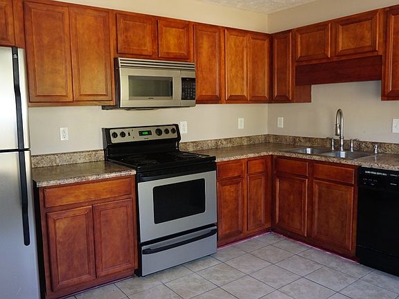 3rd image of 155 Bent Oak Ct