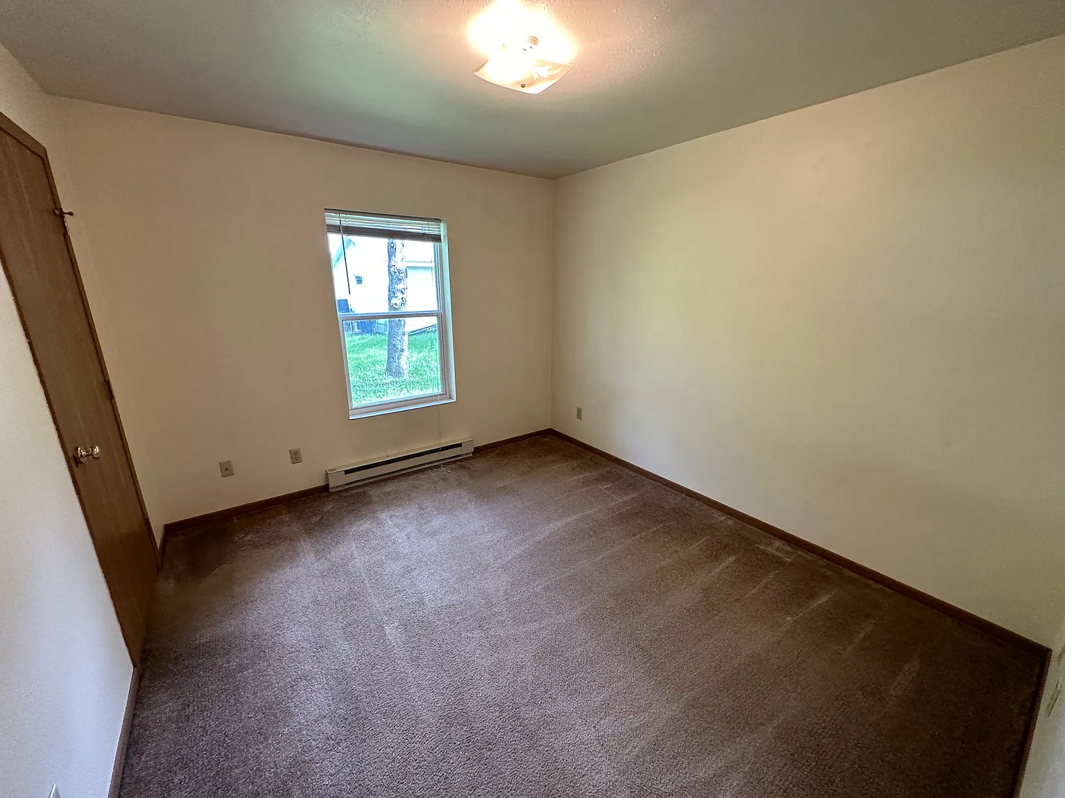 2 bed, 900 sqft, $995 — Photo 2