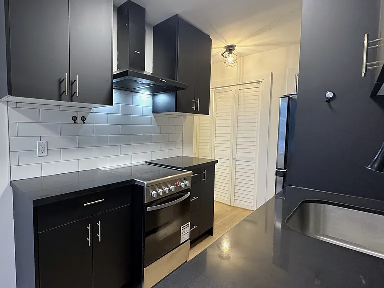 420 Eglinton Ave E #301 — Photo 6