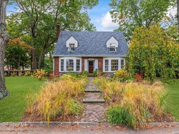 32 Stone Avenue, North Babylon, NY 11703