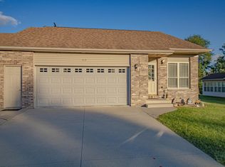 717 Dakota St, Anamosa, IA 52205