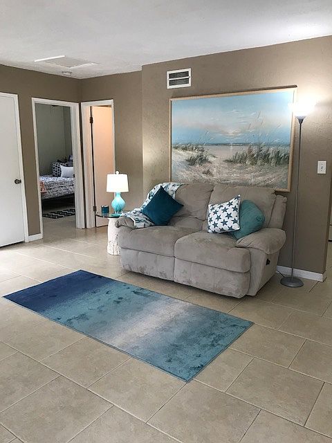 1st image of 2911 Saxon Dr