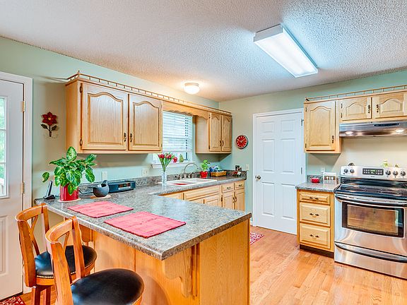 5th image of 6112 Blue Ash Dr