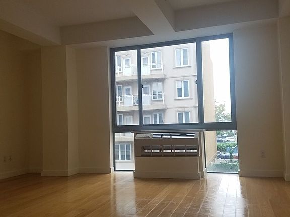 5th image of 2750 E 12th St APT 3J