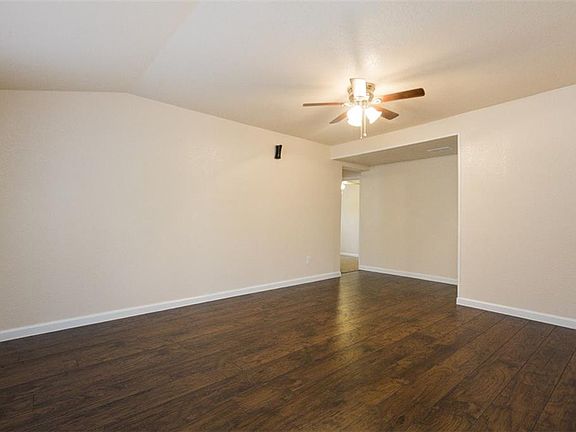 4th image of 404 Hitt St