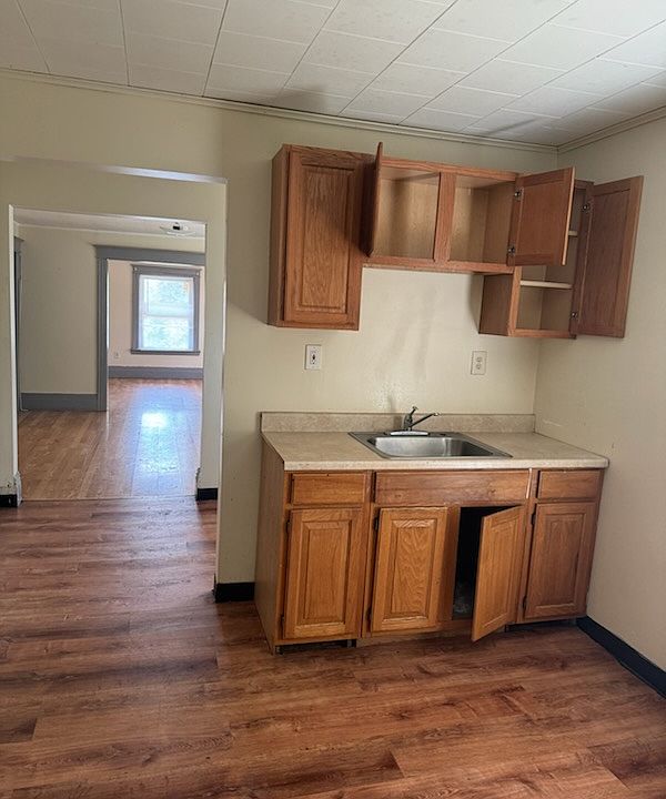 2nd image of 919-921 Hudson Ave #2