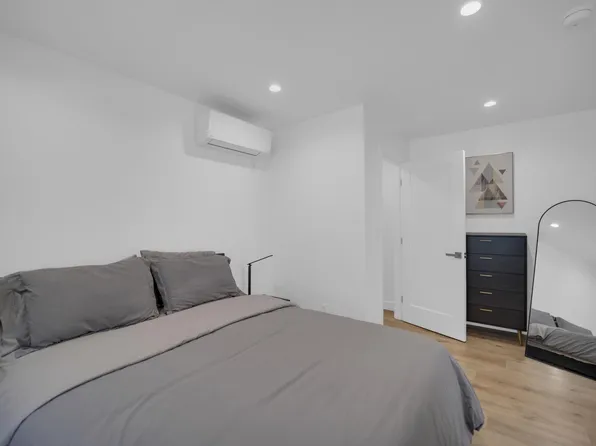 5733 Wilhelmina Ave, Woodland Hills, CA 91367