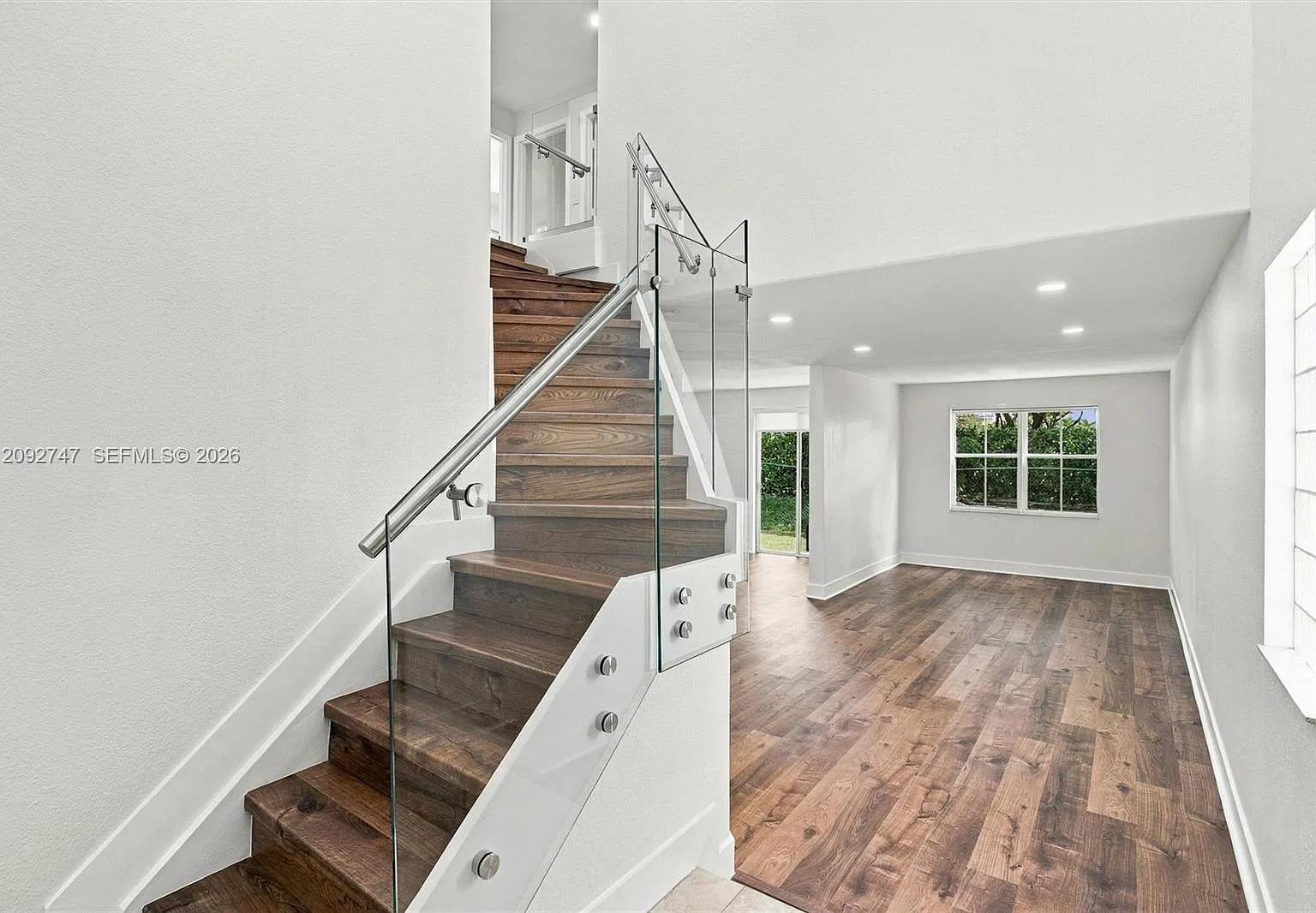4 bed, 2.5 bath, 1869 sqft, $4,500 — Photo 3