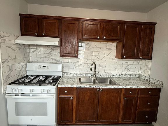 2nd image of 2819 E PUEBLO Avenue