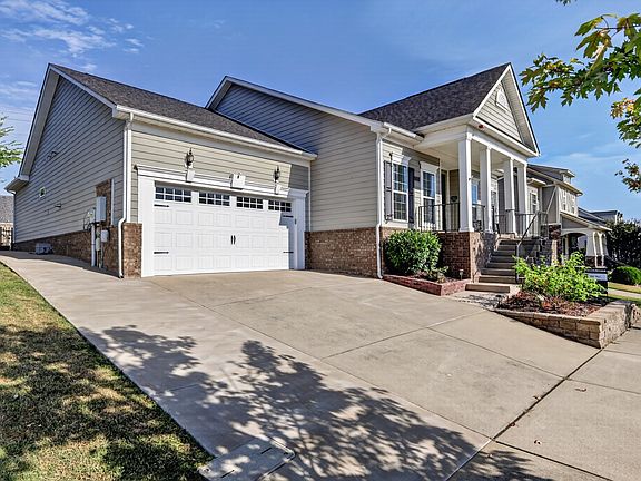 5th image of 640 Streamside Ln