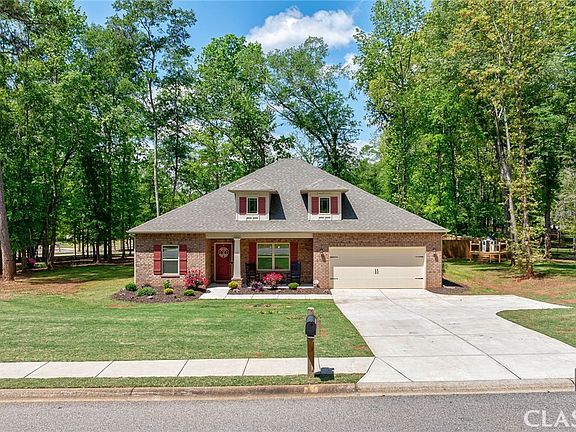 4th image of 201 River Glen Drive