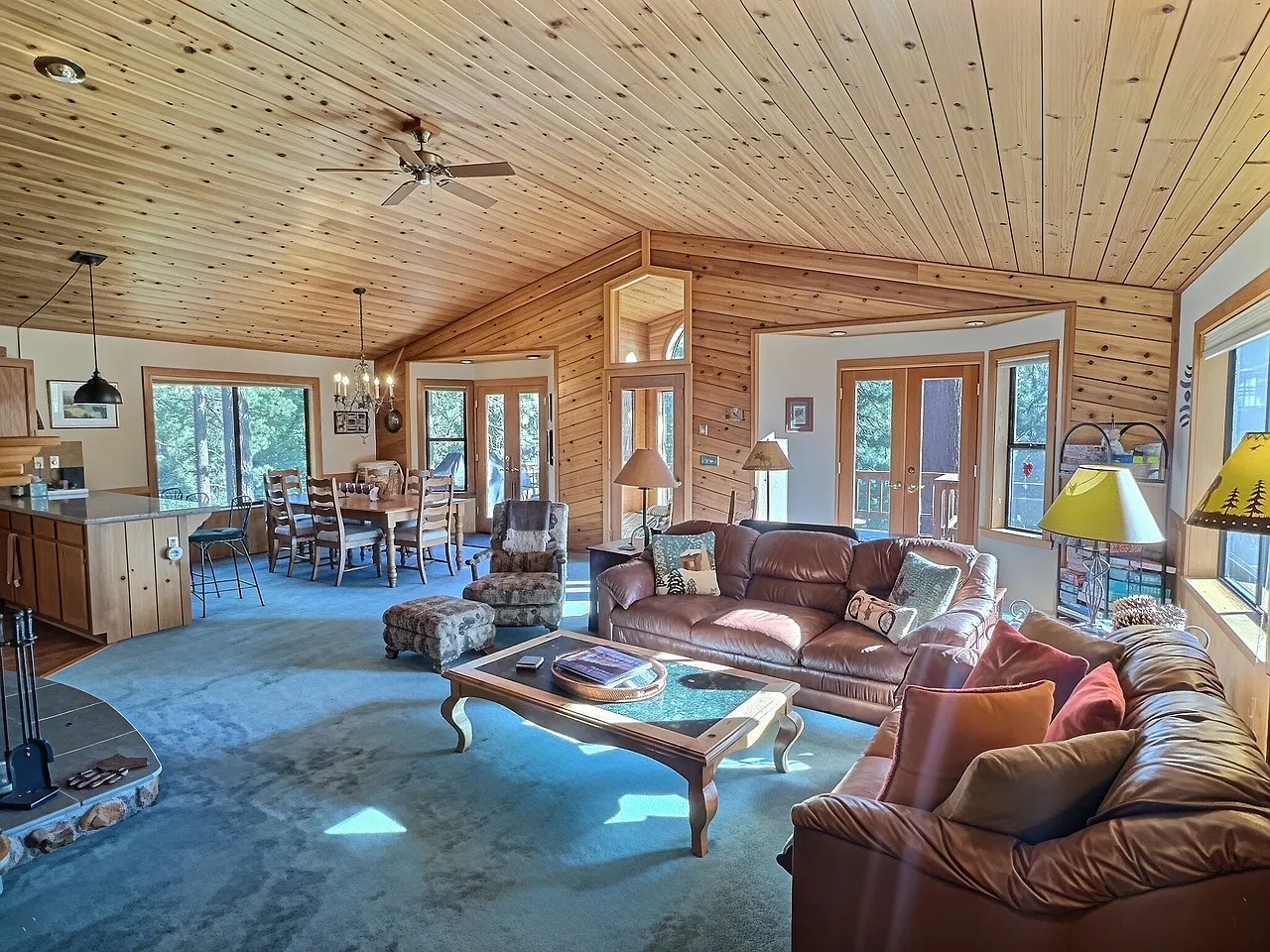 4 bed, 3.5 bath, 2225 sqft, $4,500 — Photo 2