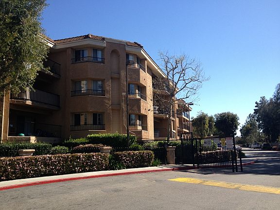 2nd image of 225 S Newhope St #209