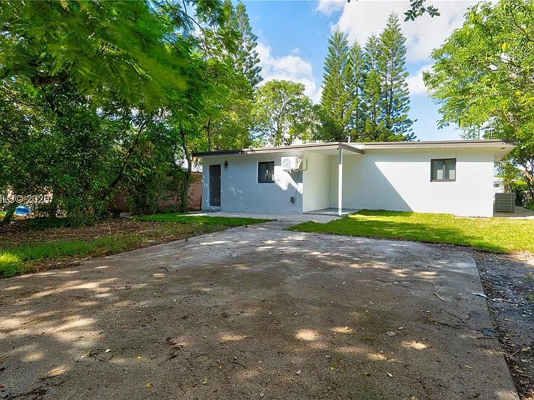 2736 NW 21st Ave — Photo 49
