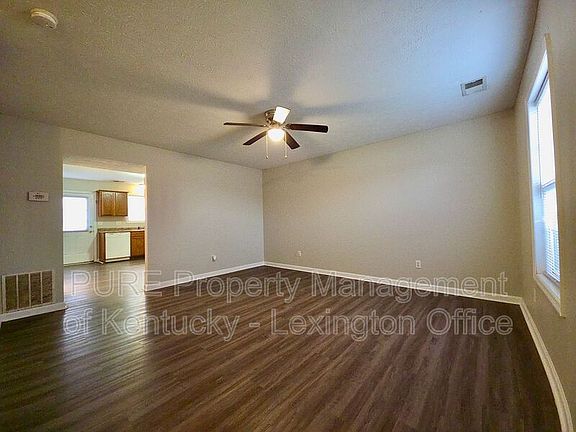 3rd image of 1004 Whipporwill Dr APT 2