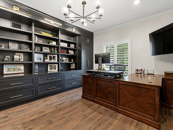 4th image of 23 Rustic View Ct