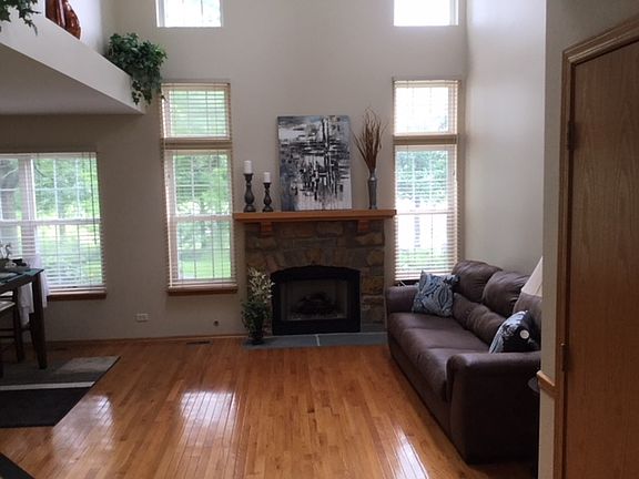 3rd image of 2947 Belle Ln