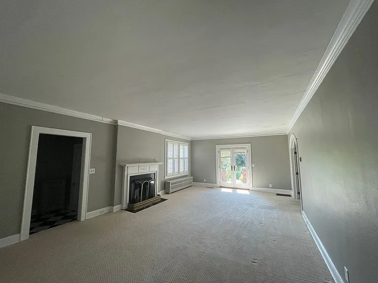 329 Country Club Rd — Photo 4