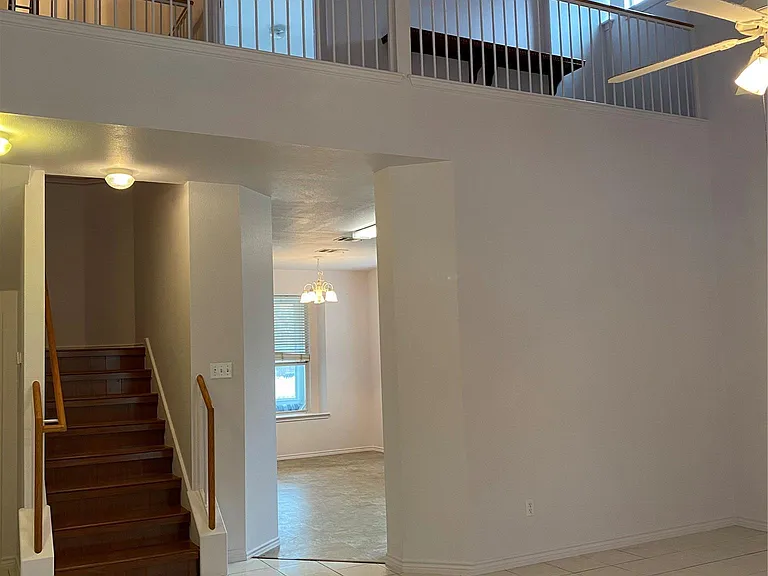 1850 Logan Dr — Photo 3