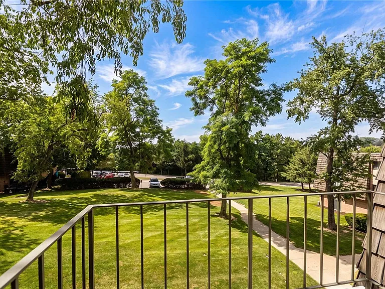 533 Forest Green Dr — Photo 19