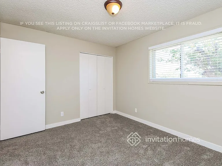 1249 E 8th St — Photo 12