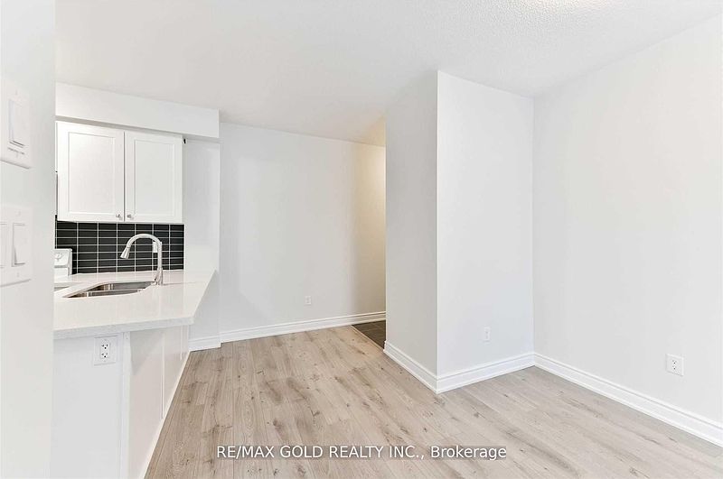 Oakville Townhouse for rent - 2 Bedrooms — photo 13