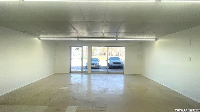 Studio, 950 sqft, $1,325 — Photo 2