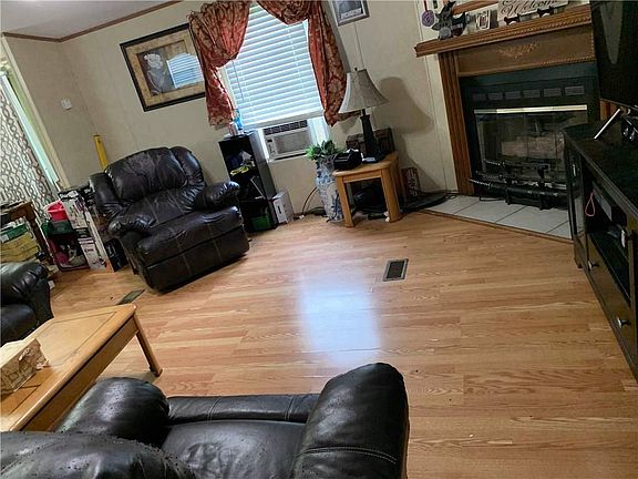 4th image of 358 Jamie Ln