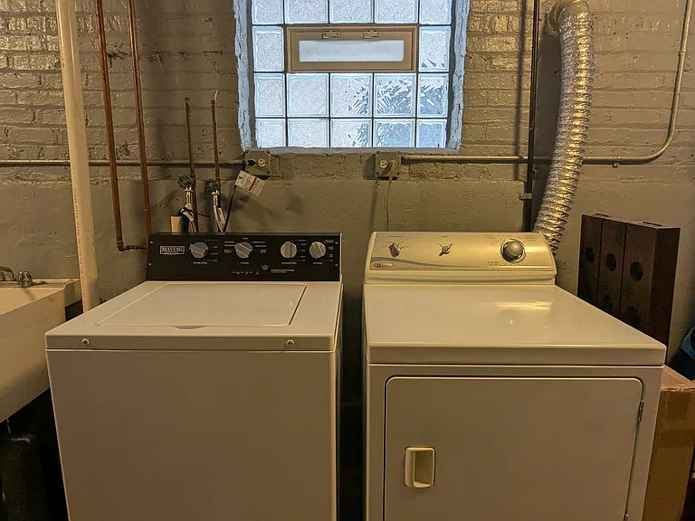 658 W Aldine Ave #B — Photo 8