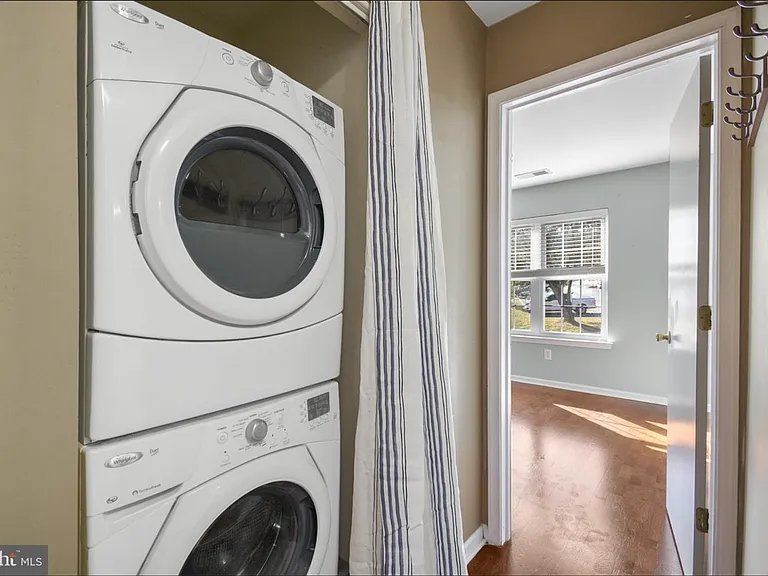 411 Derry Dr #411 — Photo 6