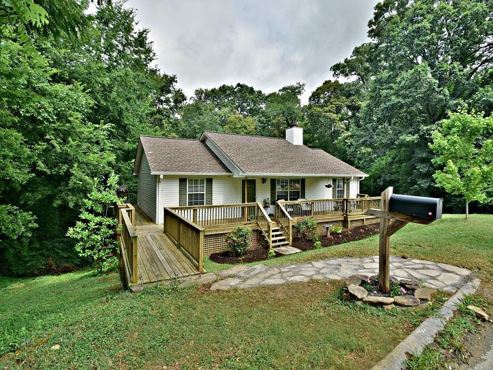 1st image of 1605 River Crest Dr #3