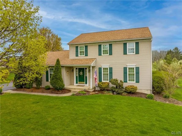 1109 Wellington Cir N, Laurys Station, PA 18059