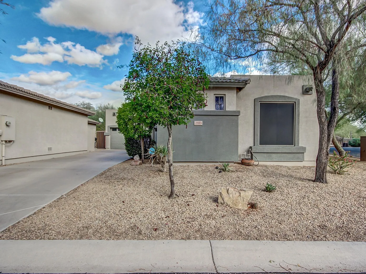 2 bed, 2.0 bath, 1131 sqft, $2,000 — Photo 3