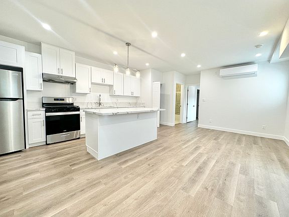 3rd image of 1308 1/2 S Cloverdale Ave