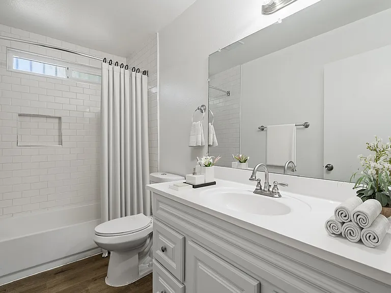 615 N. Juanita Ave — Photo 5