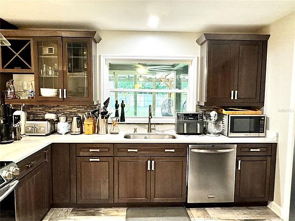 5th image of 414 Timbercove Cir