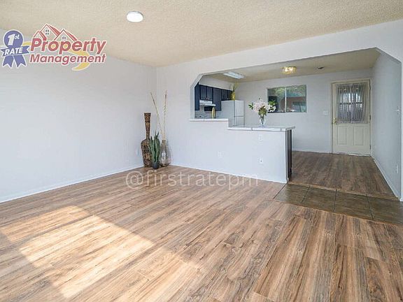 3rd image of 1715 Willow St #D