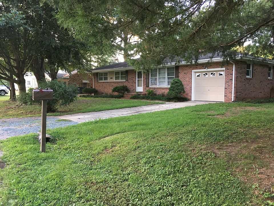 house/front yard
