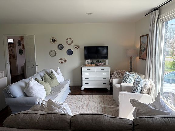4th image of 4705 Grinstead Pl