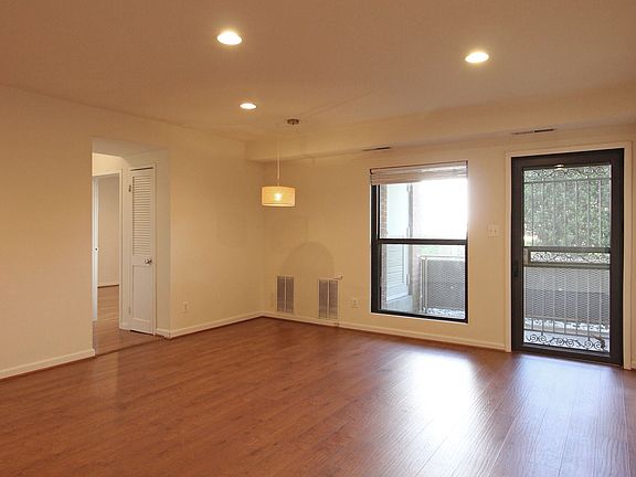5th image of 1931 N Cleveland St APT 100