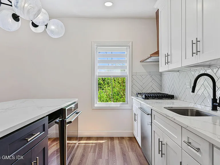 300RUC E Park Ave #B — Photo 10