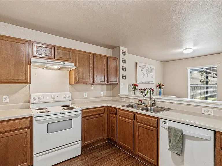 12705 Saint Mary Dr — Photo 12