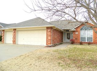 705 NW 20th St, Moore, OK 73160