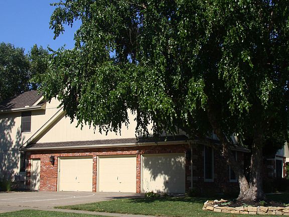 3 Car Attached Garage