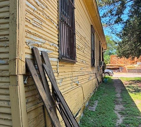 4th image of 2618 Pine St